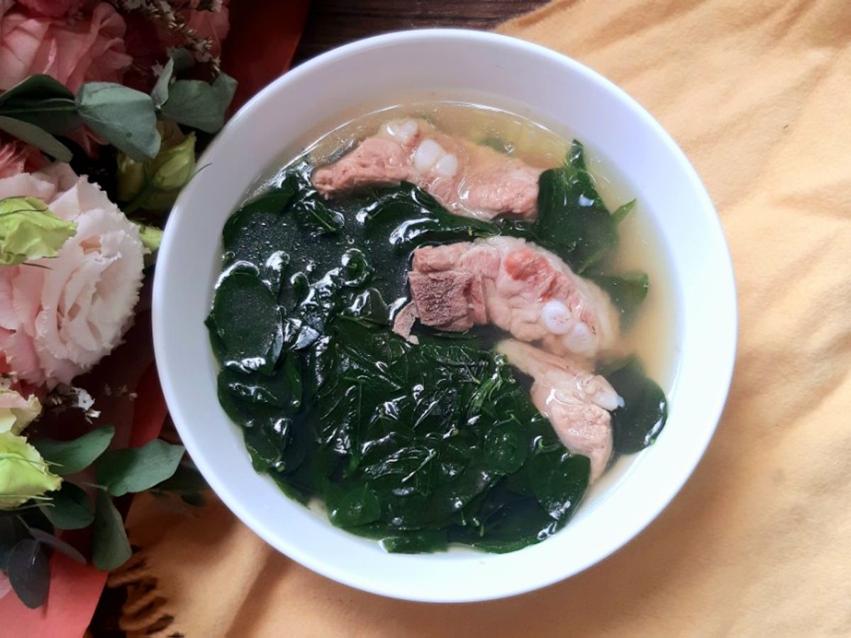 Canh rau ngót nấu sườn cây