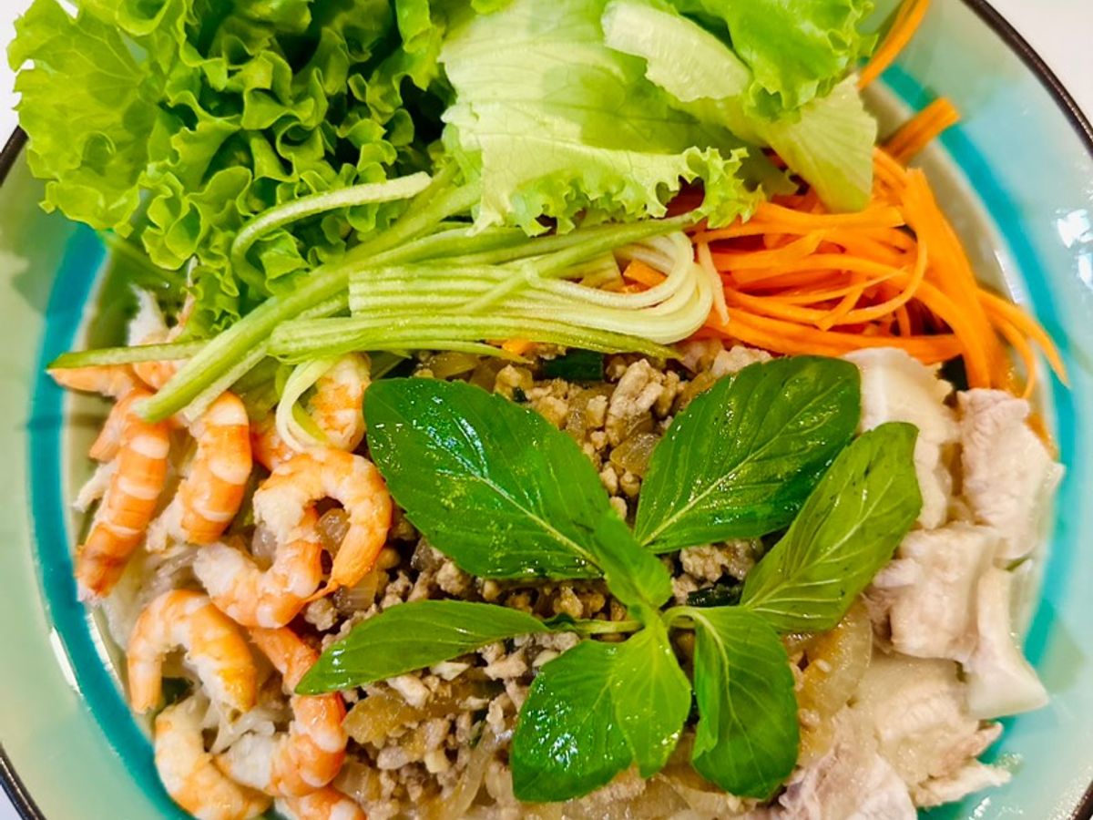 Phở sắn trộn tôm thịt