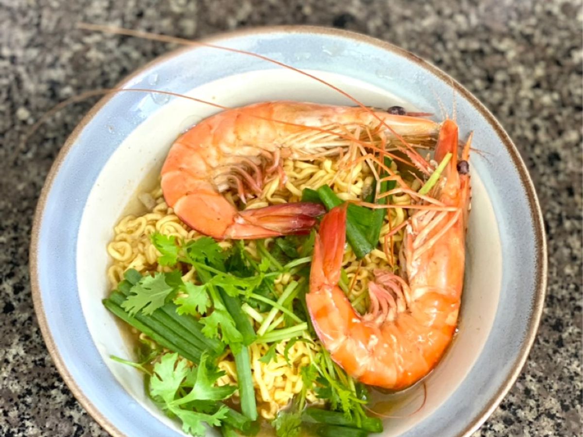 Tôm Nấu Mì Gói