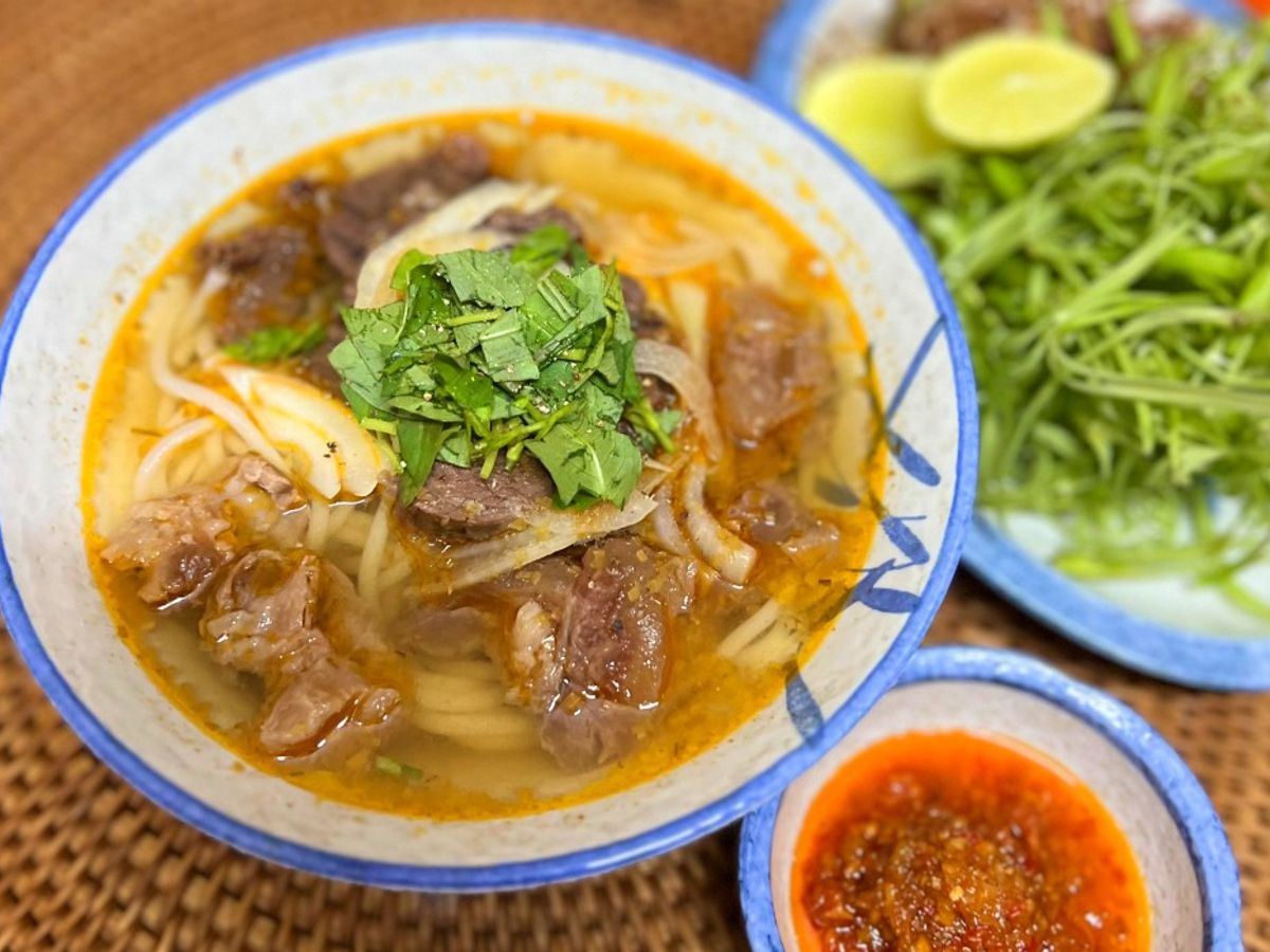 Bún gân bắp bò mắm ruốc
