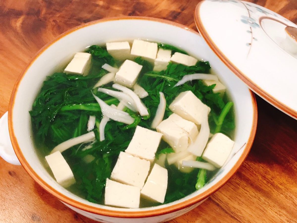 Canh tần ô (cải cúc) nấu nấm đậu hũ