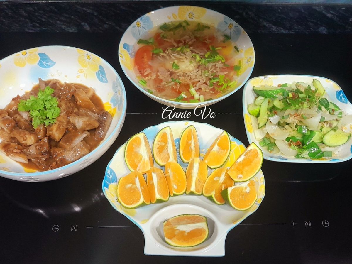 Cơm nhà với các món tép khô