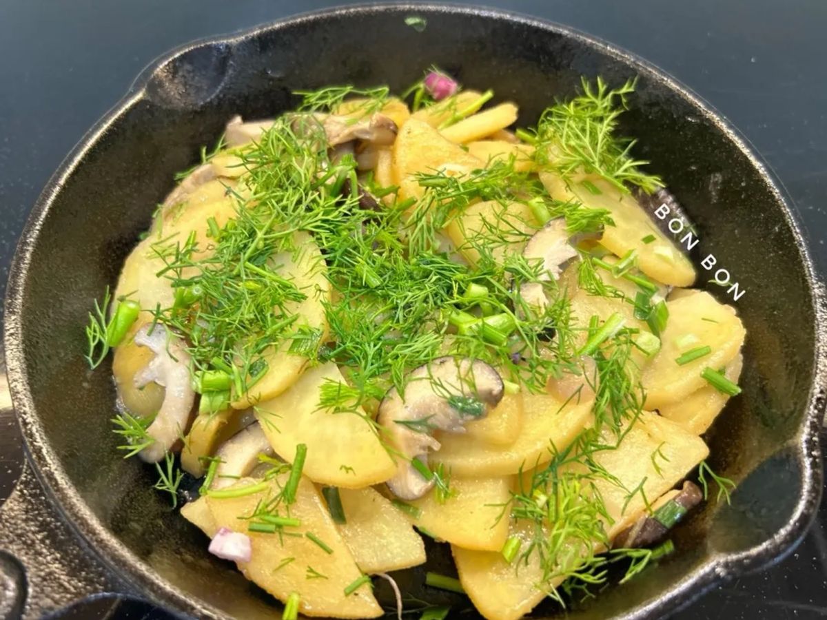 Khoai Tây Xào Nấm, Thì Là (Món Chay)