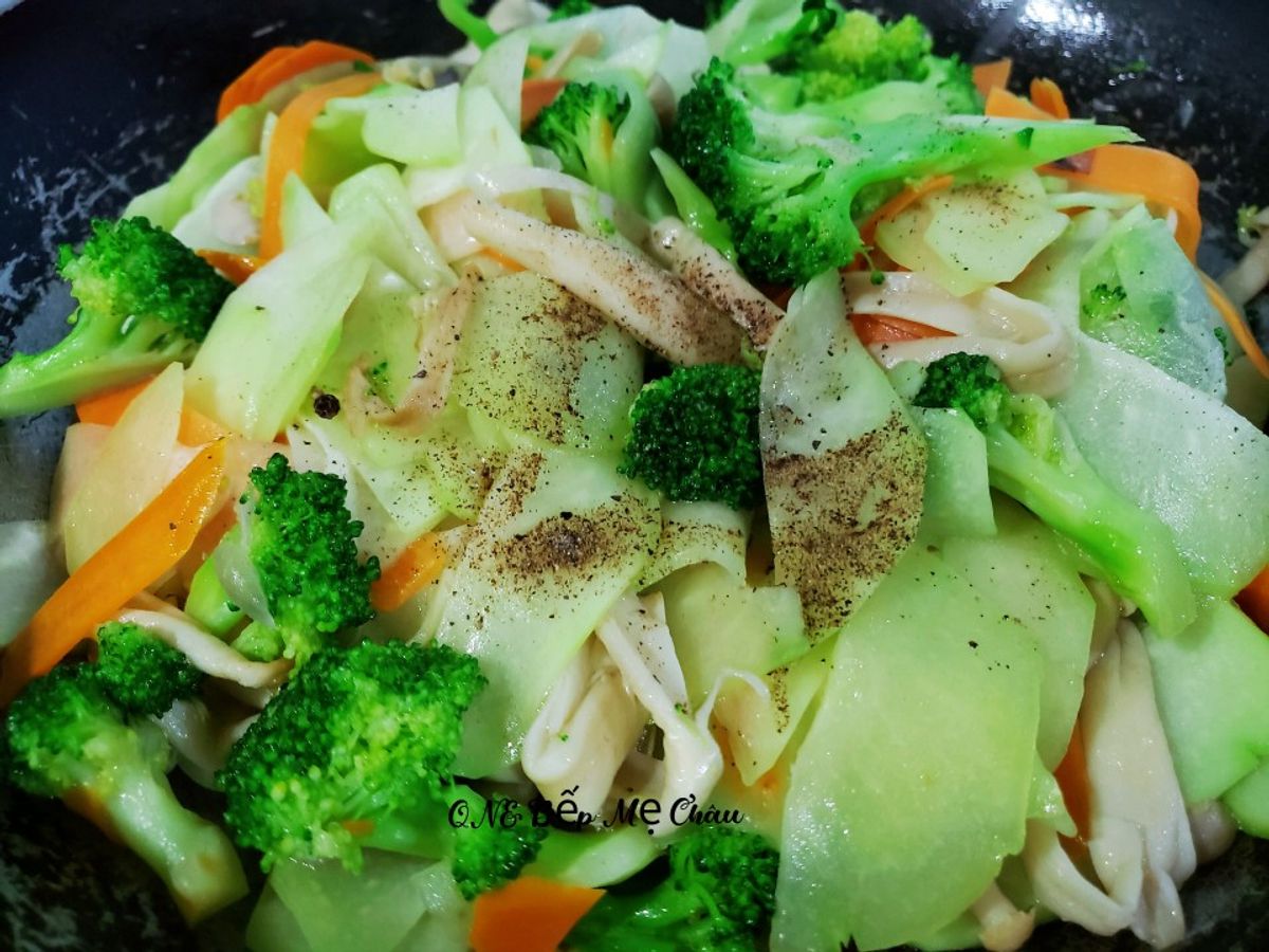 Xào chay thập cẩm với nấm Bạch Tuyết