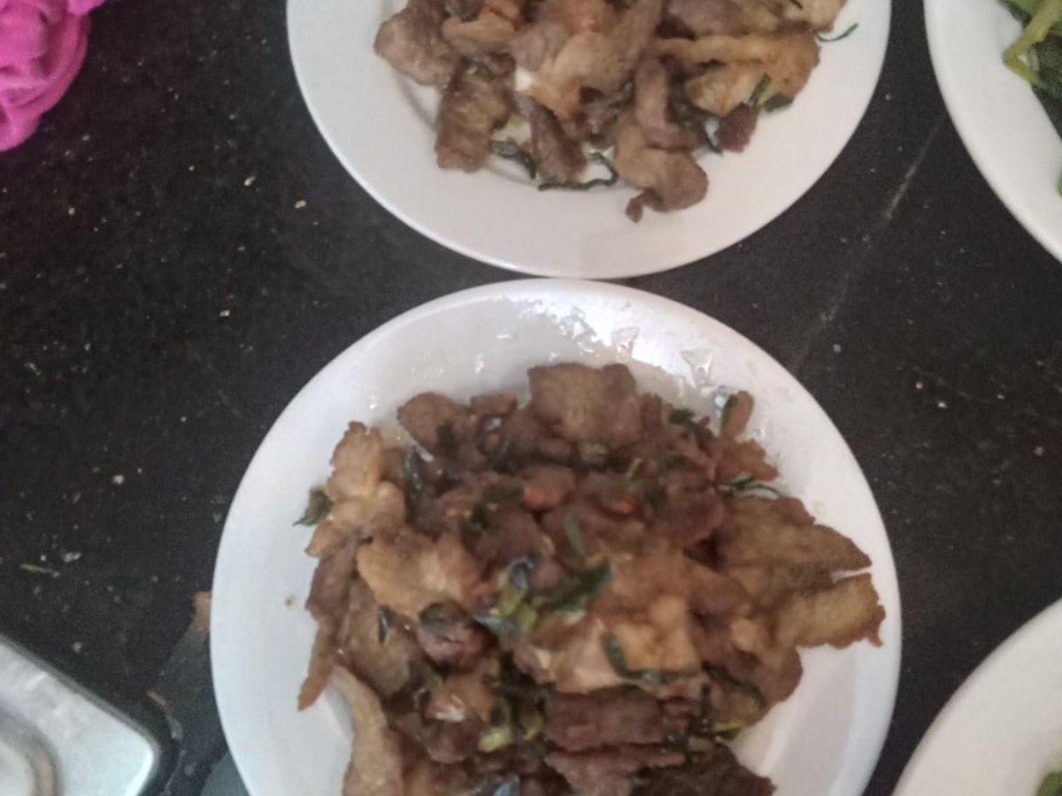 Thịt rang cháy cạnh