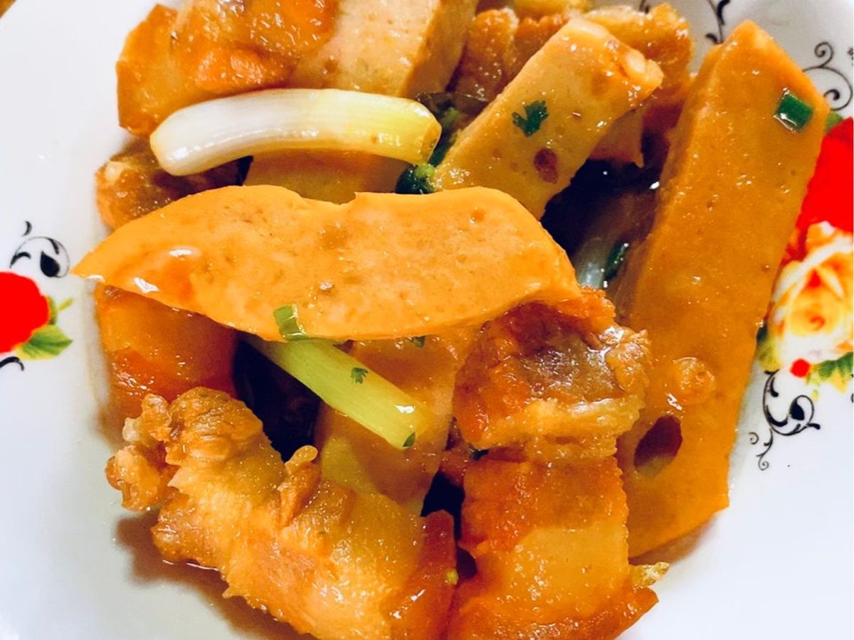 Thịt ba chỉ kho chả lụa