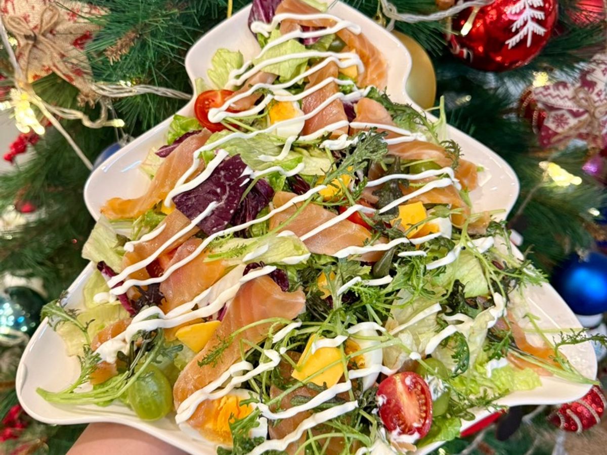 Salad cải mù tạt và cá hồi muối