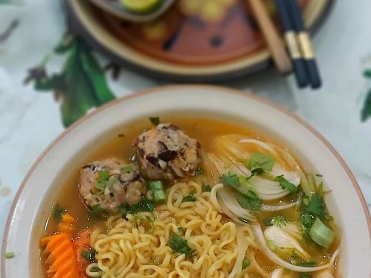Mì nấu mọc thịt