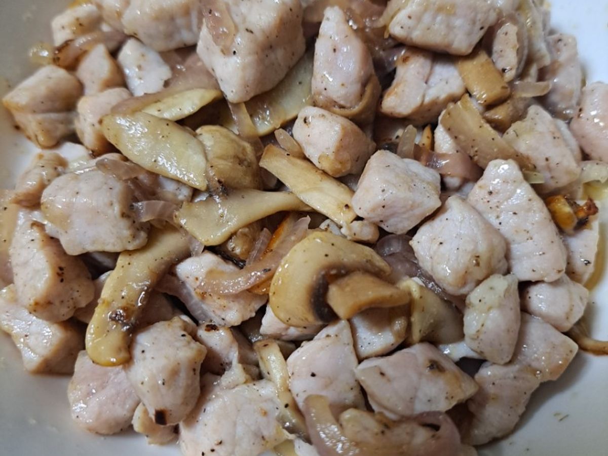 Thịt heo xào nấm mỡ