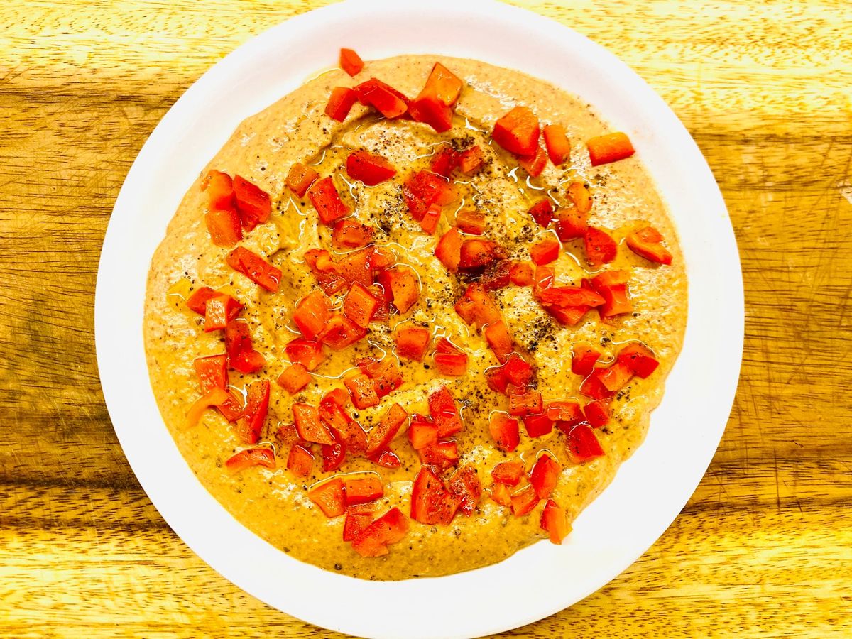 Vào bếp cùng con: tahini (sốt mè dầu ô liu) và hummus bằng đậu đỏ - món chay siêu ngon, dễ làm