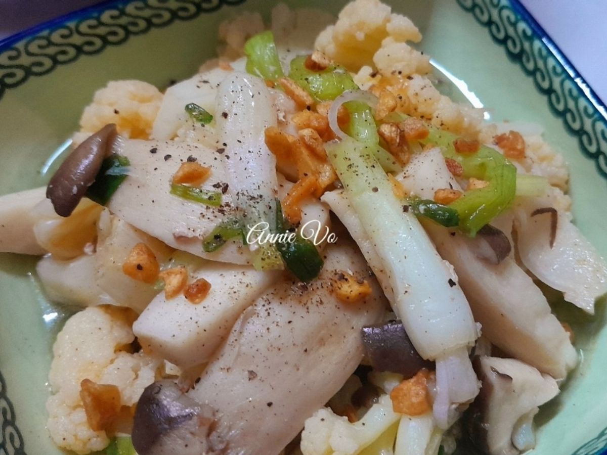 Nấm đùi gà xào bông cải