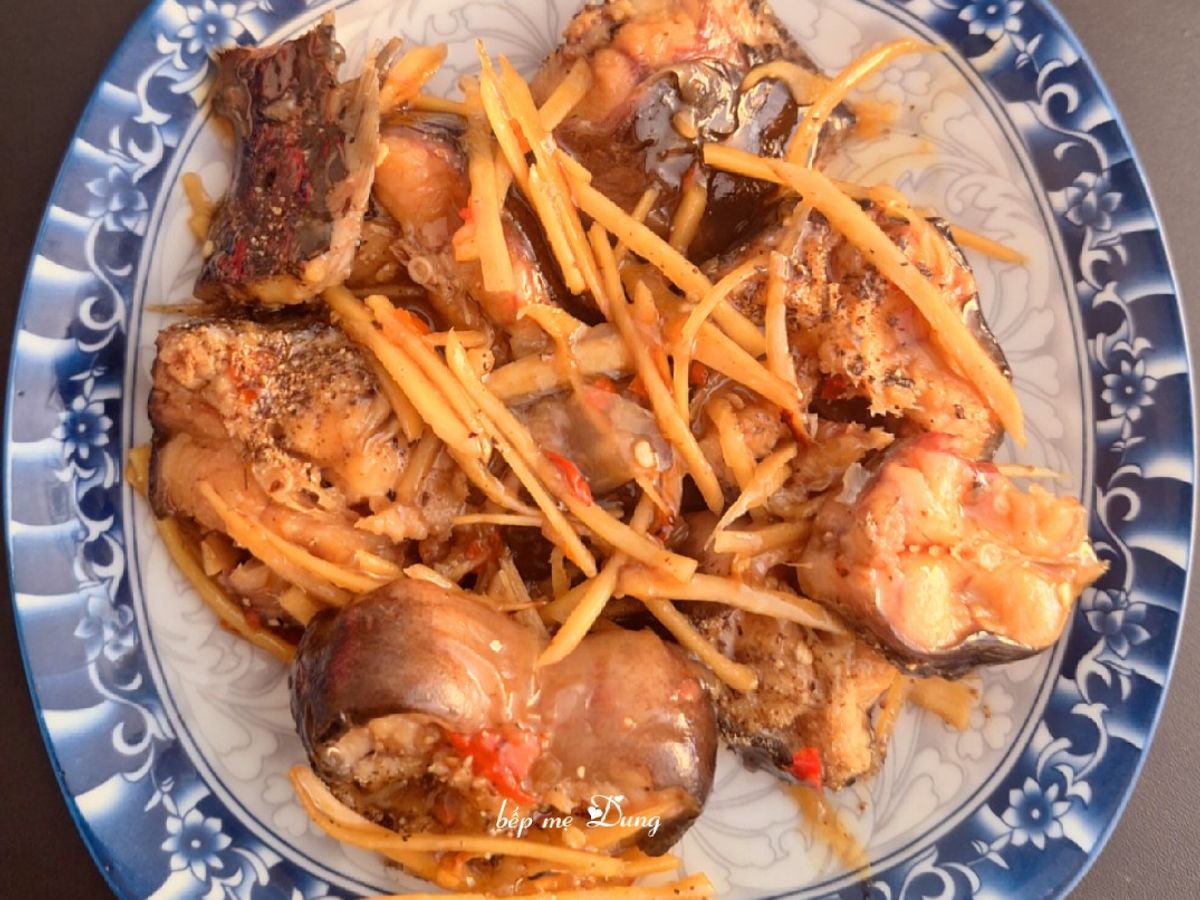 Cá trê kho gừng