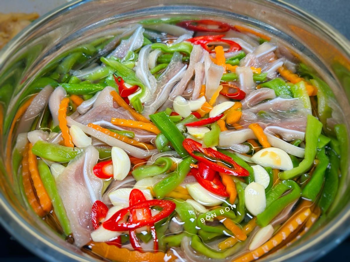 Tai Heo Rau Tiến Vua Ngâm Chua Ngọt