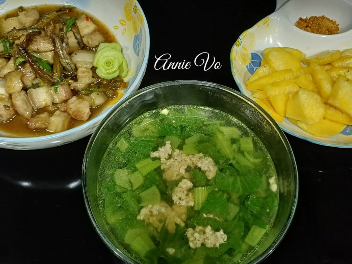 Cơm nhà ngày mưa