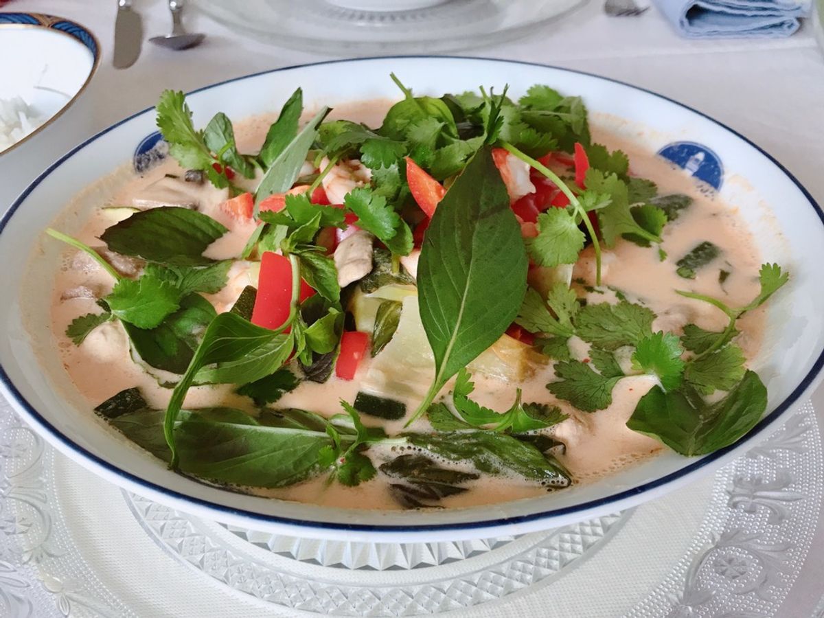 Cà Ri Thái Đỏ Cay Với Tôm & Rau Củ