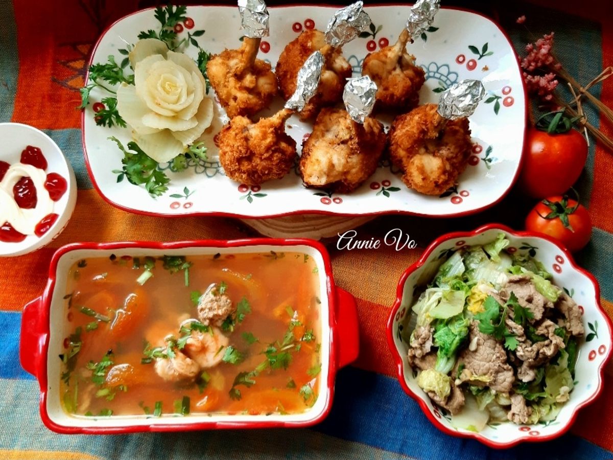 Mâm cơm nhiều màu sắc