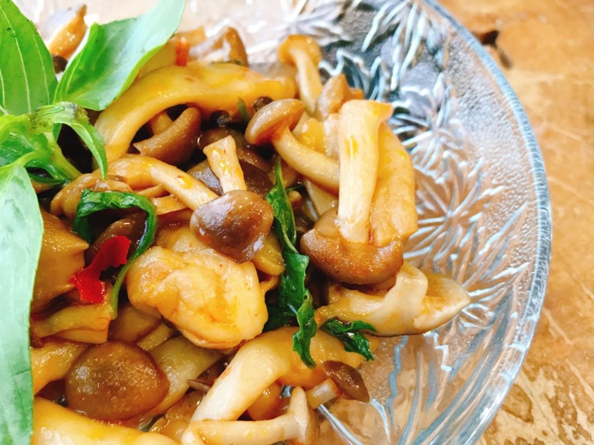Nấm thuỷ tiên xào lá quế
