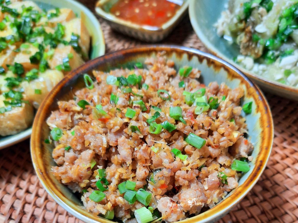Thịt băm rang sả ớt