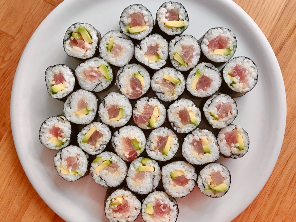 Cuốn Maki Bơ & Cá Ngừ
