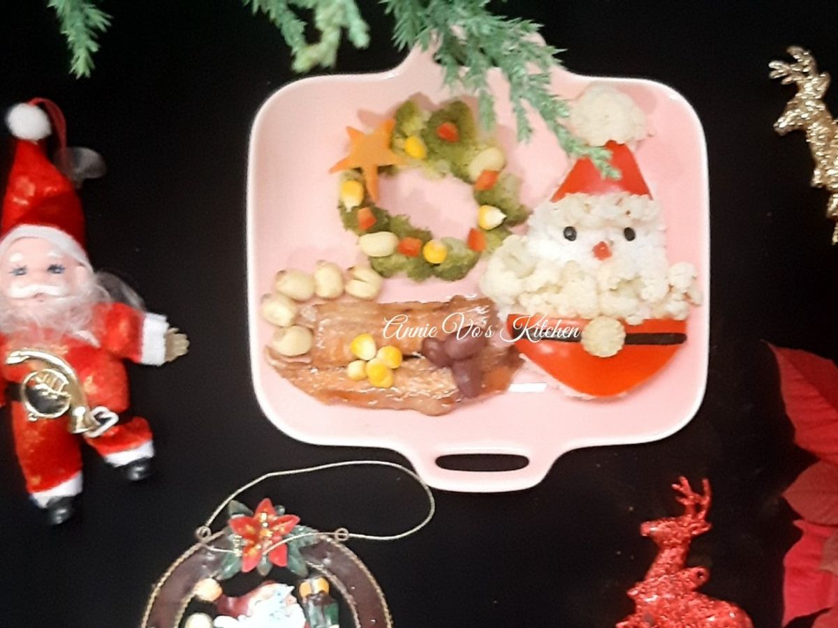 Cơm bento: Ông Noel vui tính (Lườn cá hồi rim nước tương)