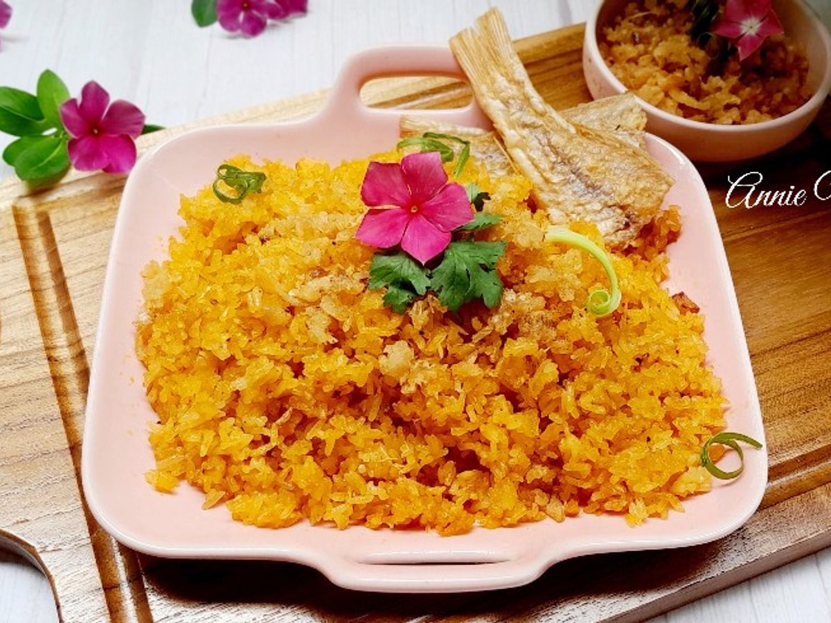 Cơm chiên cá mặn
