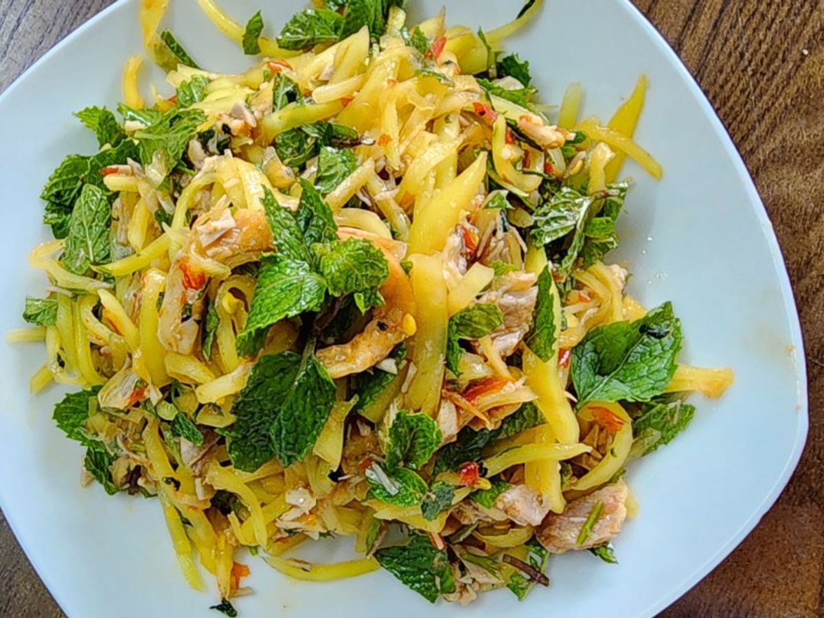 Gỏi đu đủ tôm chua Huế