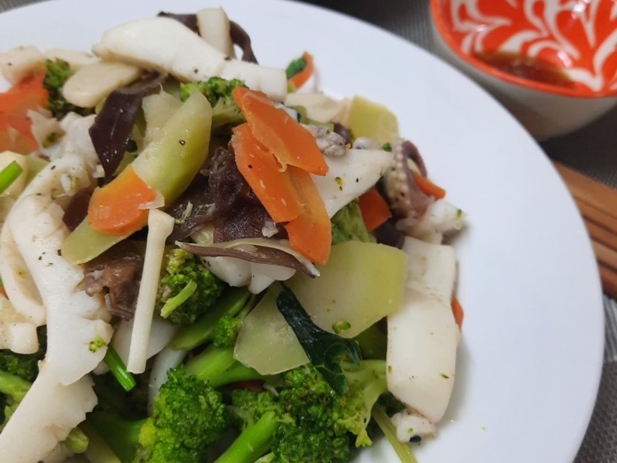 Mực mai (mực nang) xào súp lơ xanh