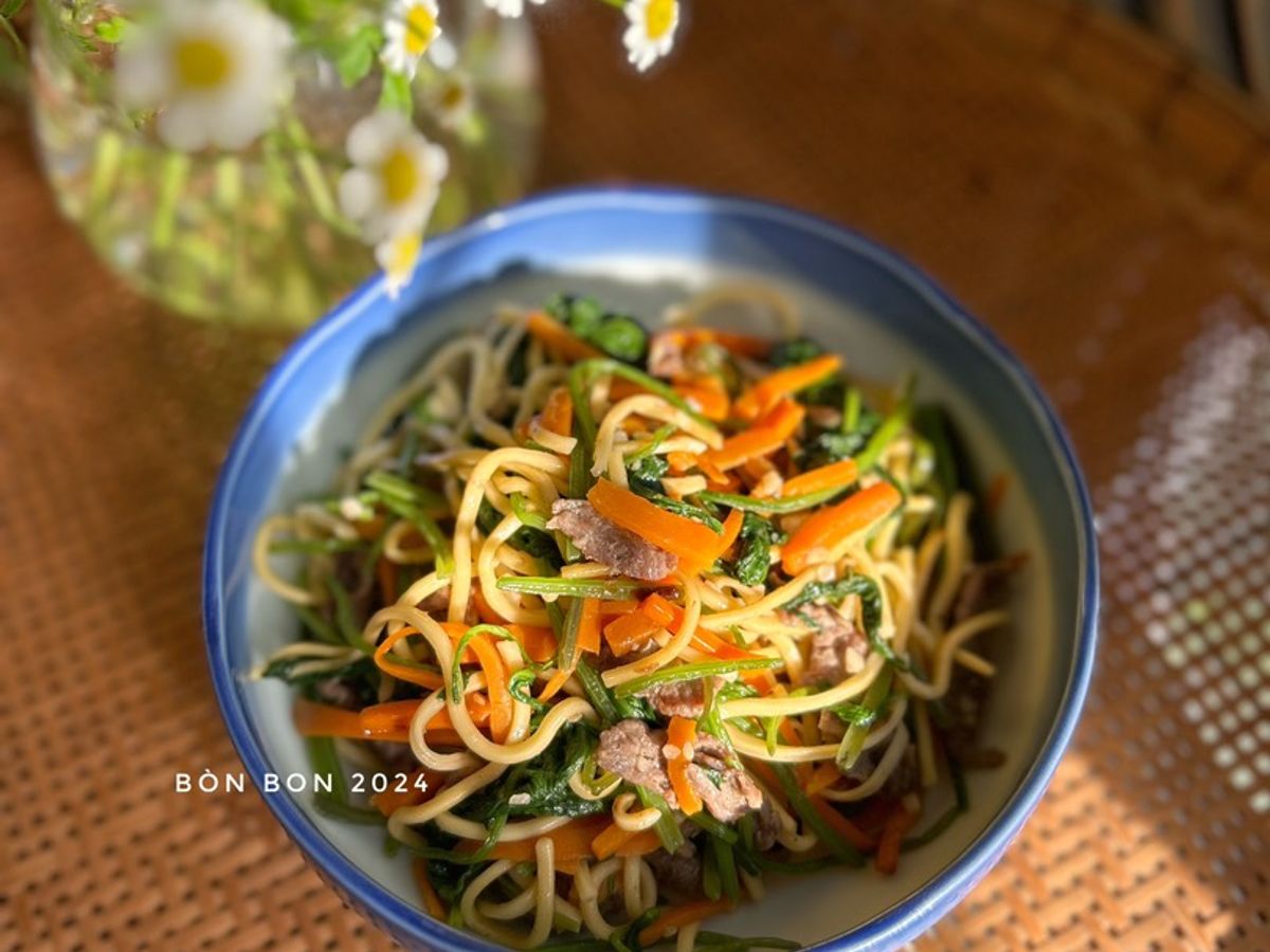 Mì Trứng Xào Bò & Cải Bó Xôi