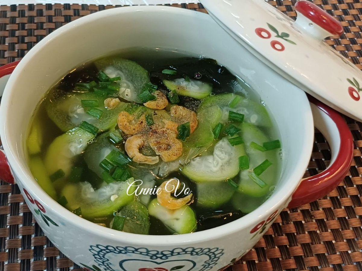 Canh bí xanh nấu rong biển tôm khô