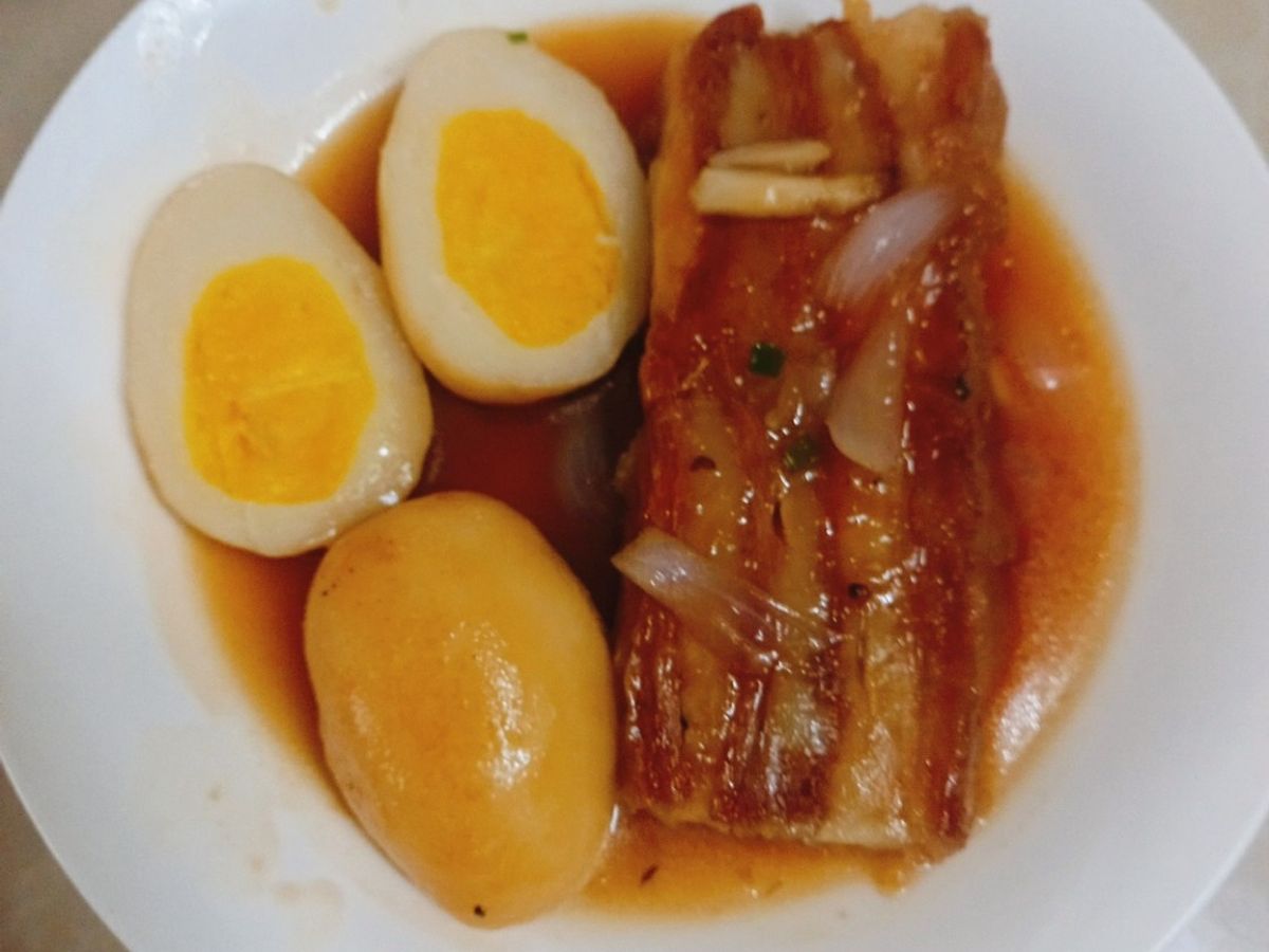 Thịt ba chỉ kho hột vịt