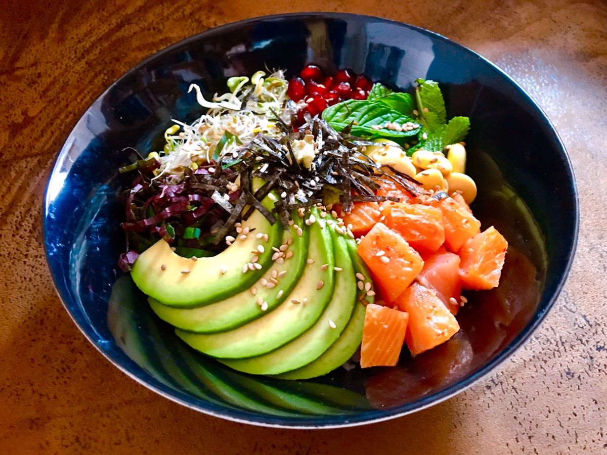 Poke Bowl Cá Hồi Xông Khói & Rau Củ Quả