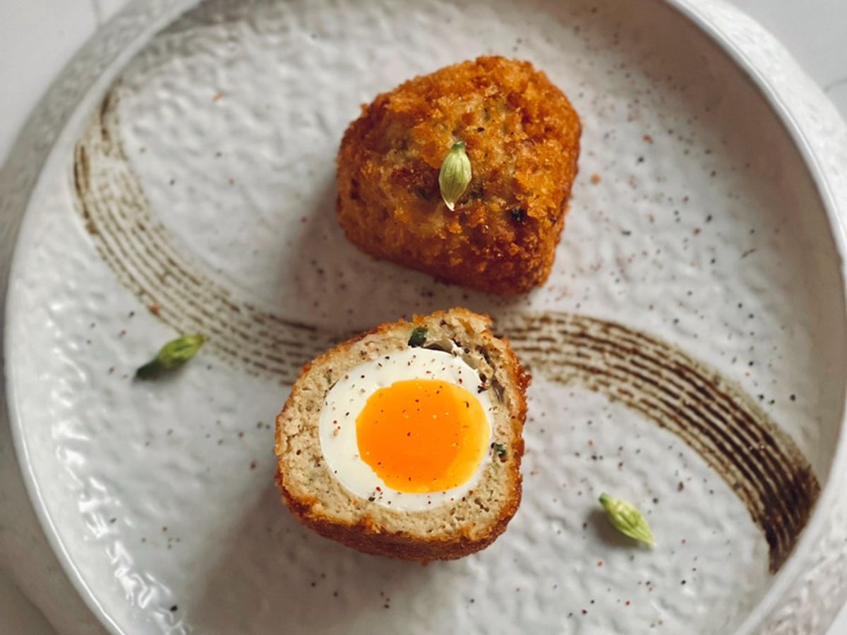 Scotch eggs cá hồi