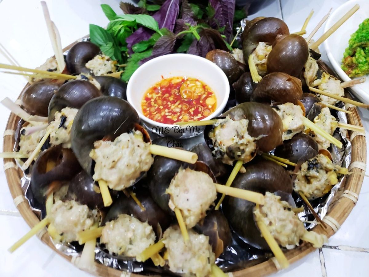 Ốc bươu nhồi thịt hấp sả