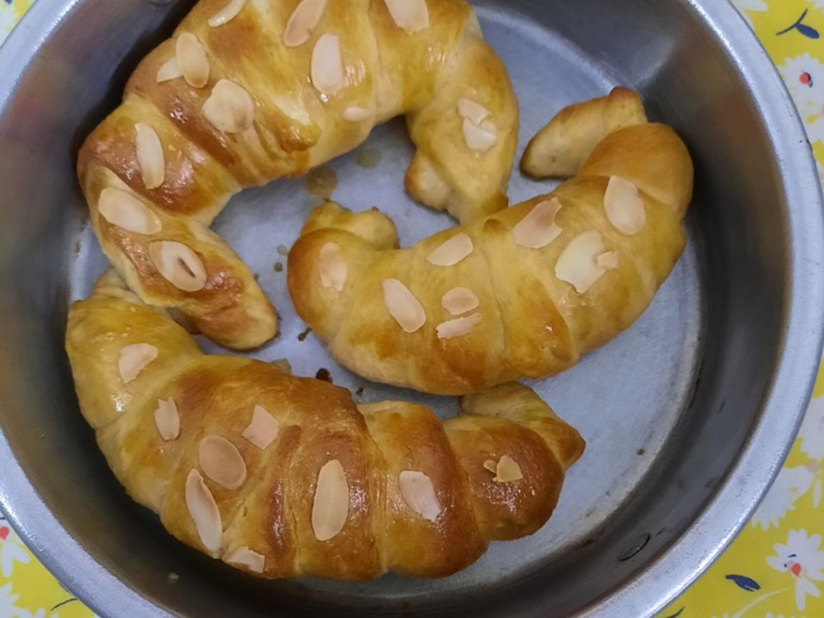 Bánh mì bơ sữa hình cua, sừng trâu