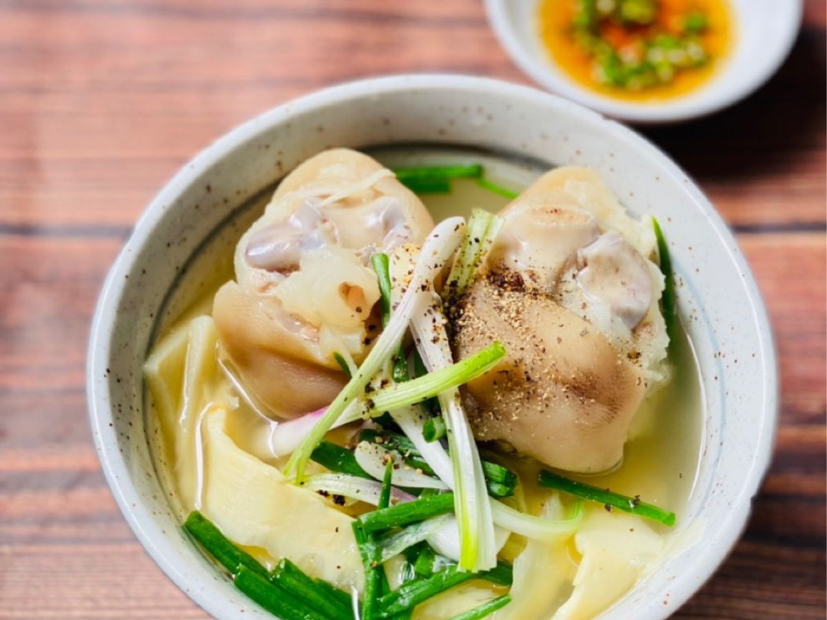 Canh Giò Heo Nấu Măng