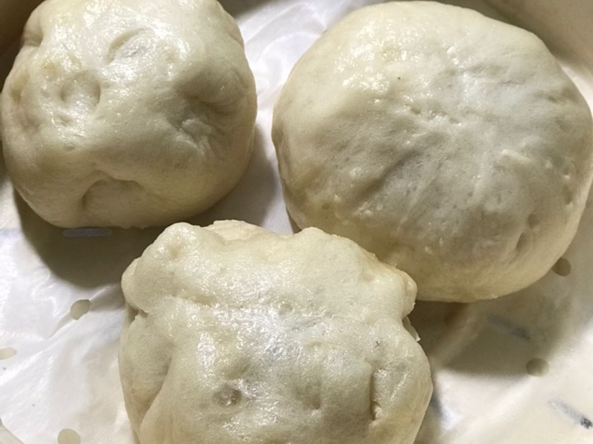 Bánh bao trứng cút thịt băm