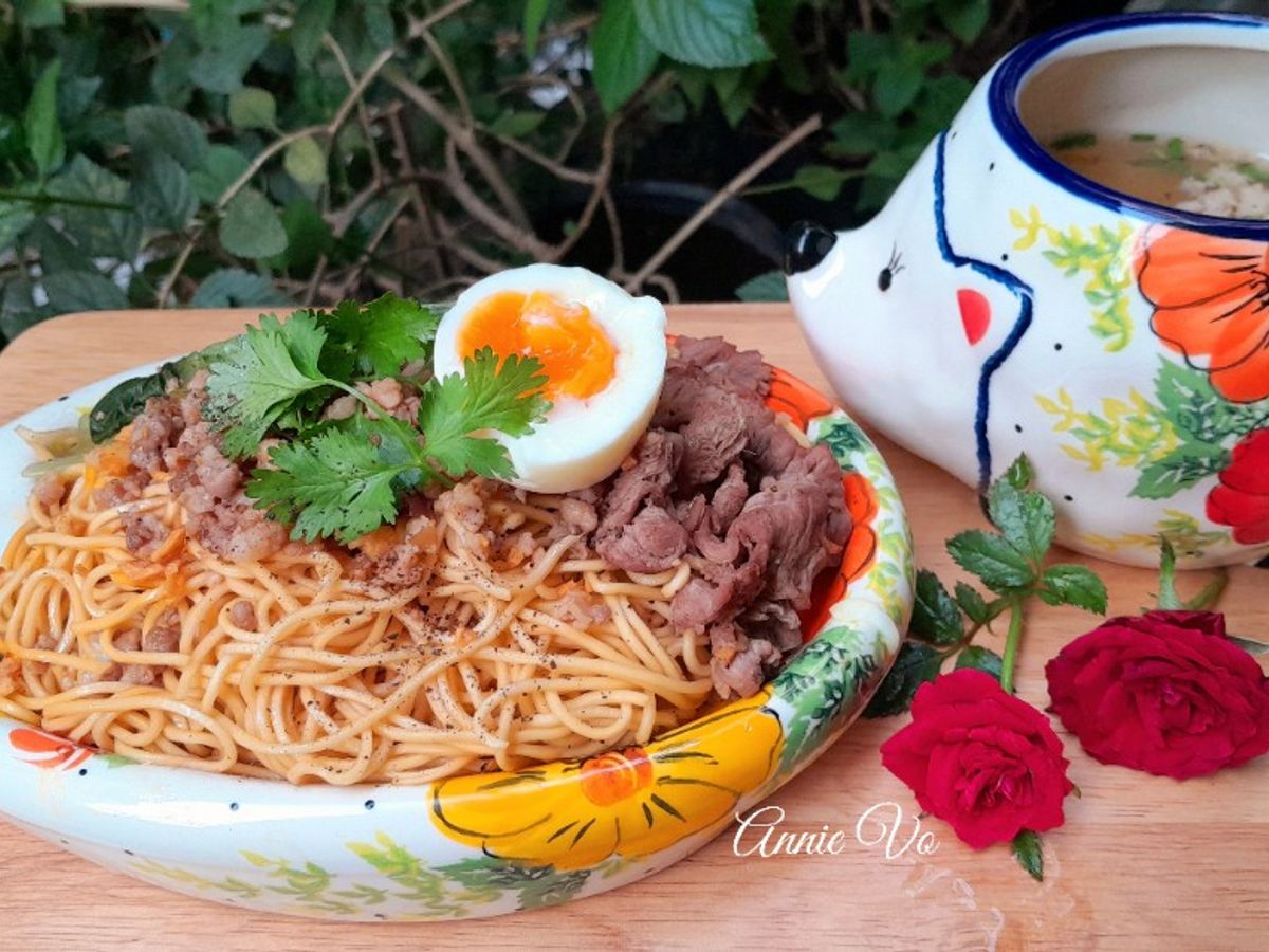 Mì trộn bò xào