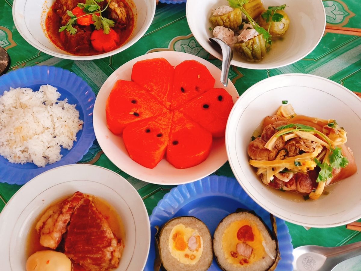Mâm cơm rước ông bà