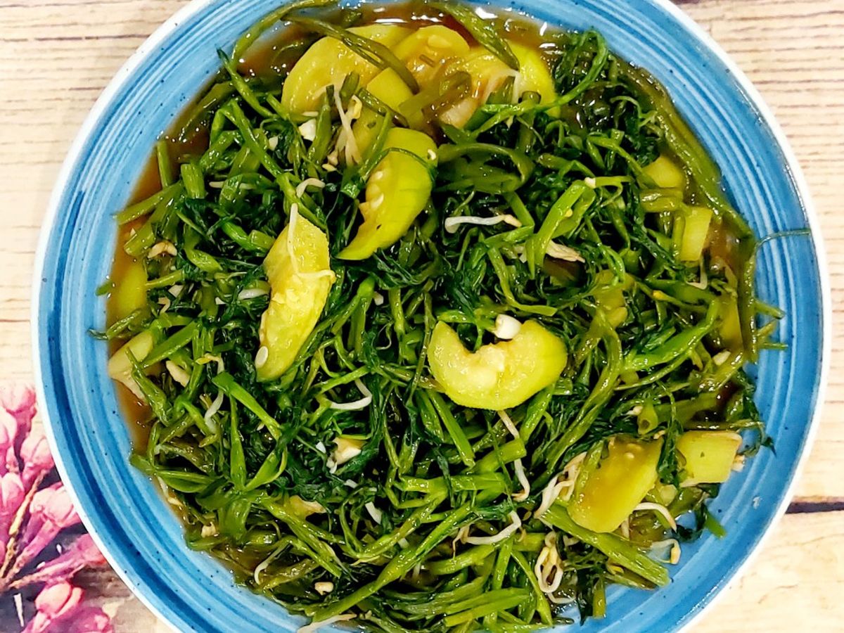 Rau muống xào mướp, giá đỗ