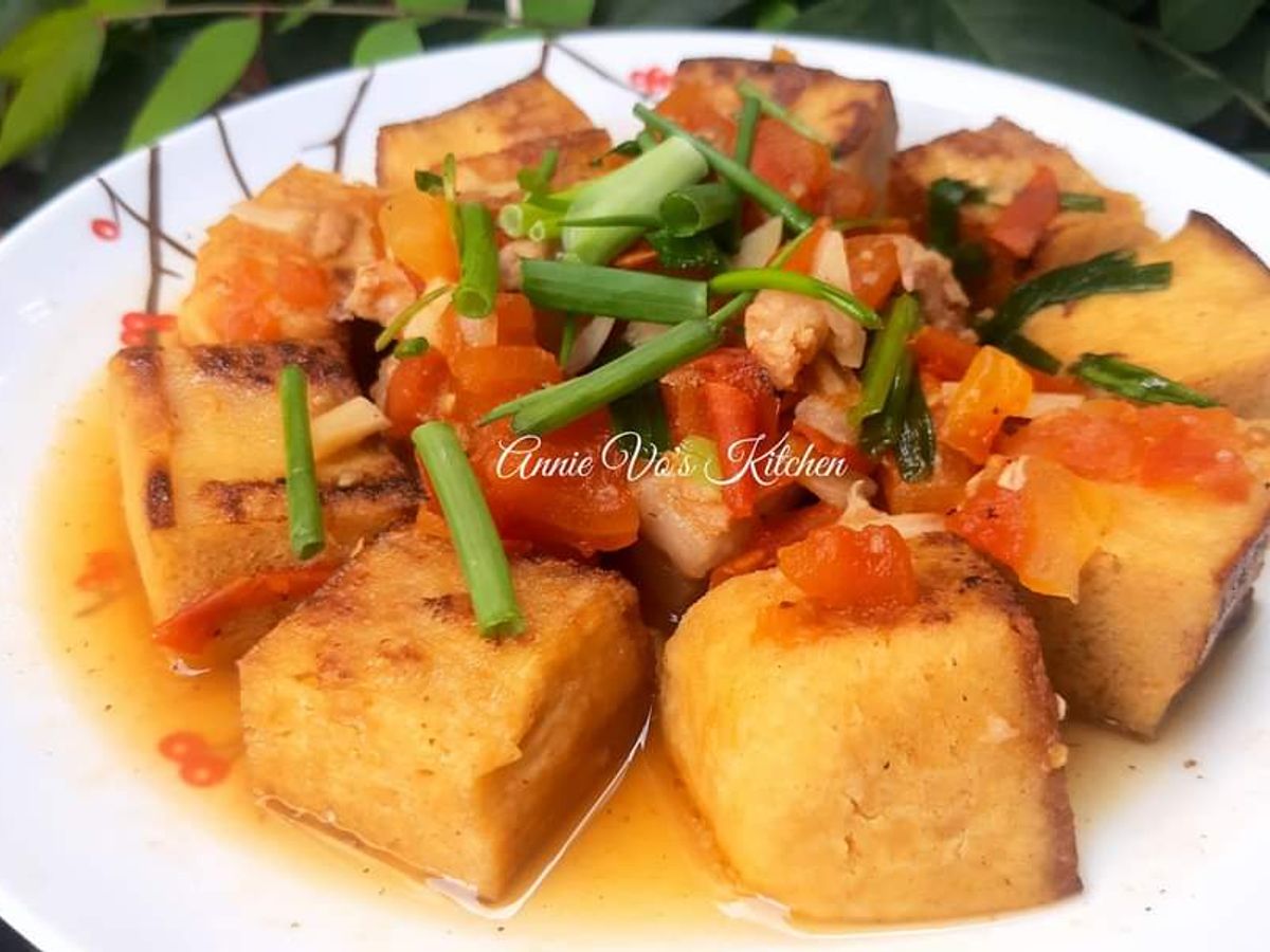 Cà chua rim thịt và đậu hũ