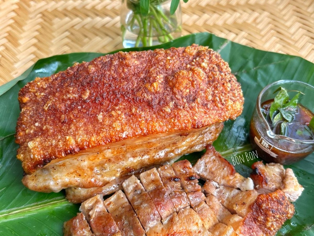 Heo Quay Da Giòn Lá Mắc Mật