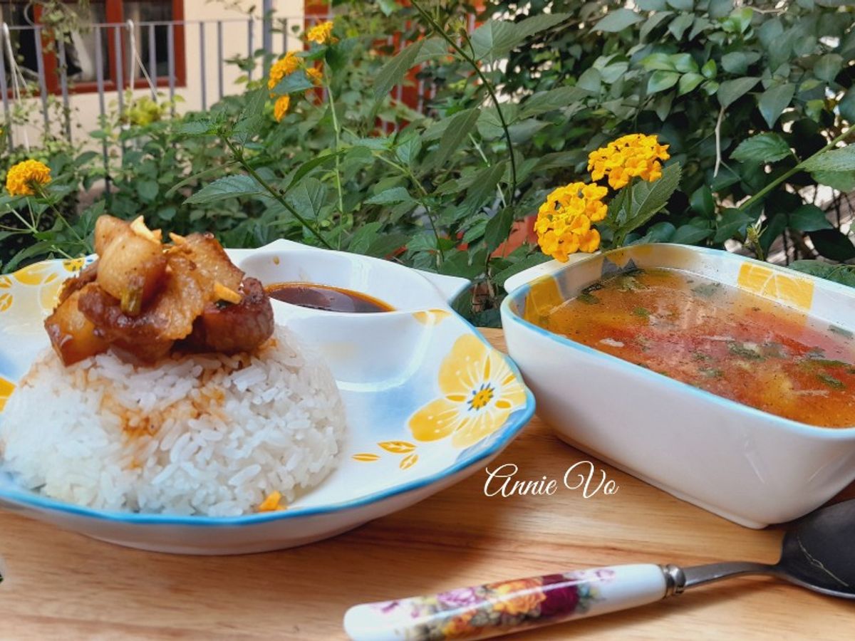 Cơm thịt rang tôm khô