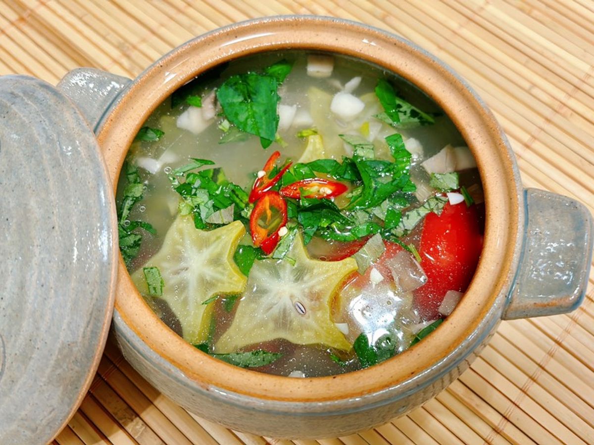 Canh chua khế nấu nấm