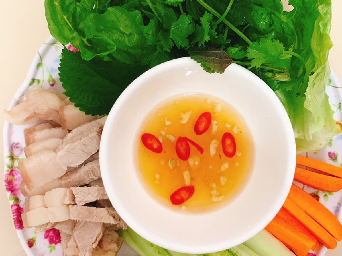 Thịt luộc quấn bánh tráng