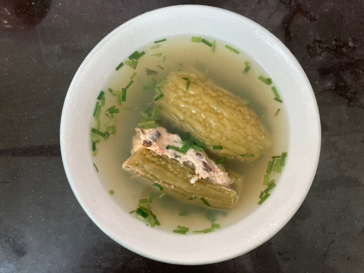 Canh khổ qua nhân chả tôm