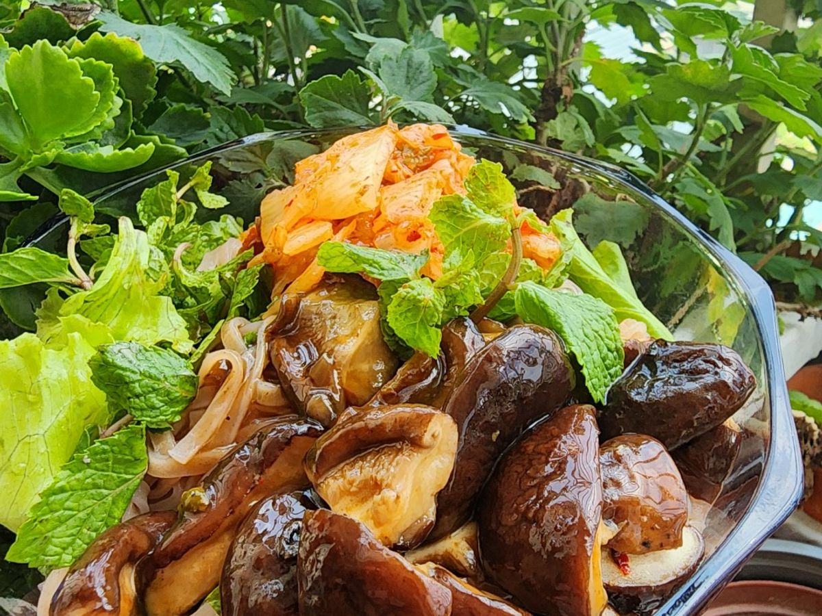 Phở khô trộn nấm đông cô (món chay)