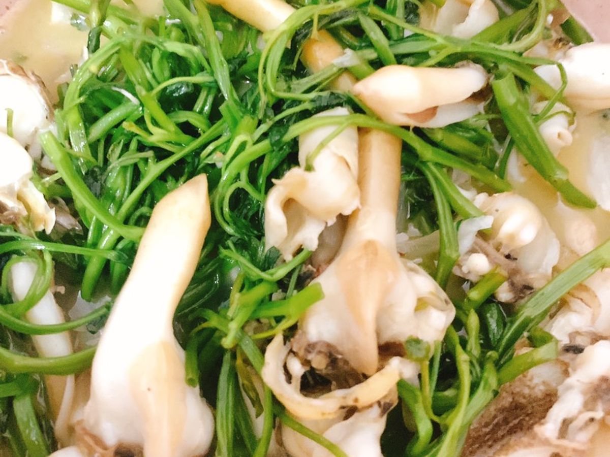 Ốc móng tay xào rau muống