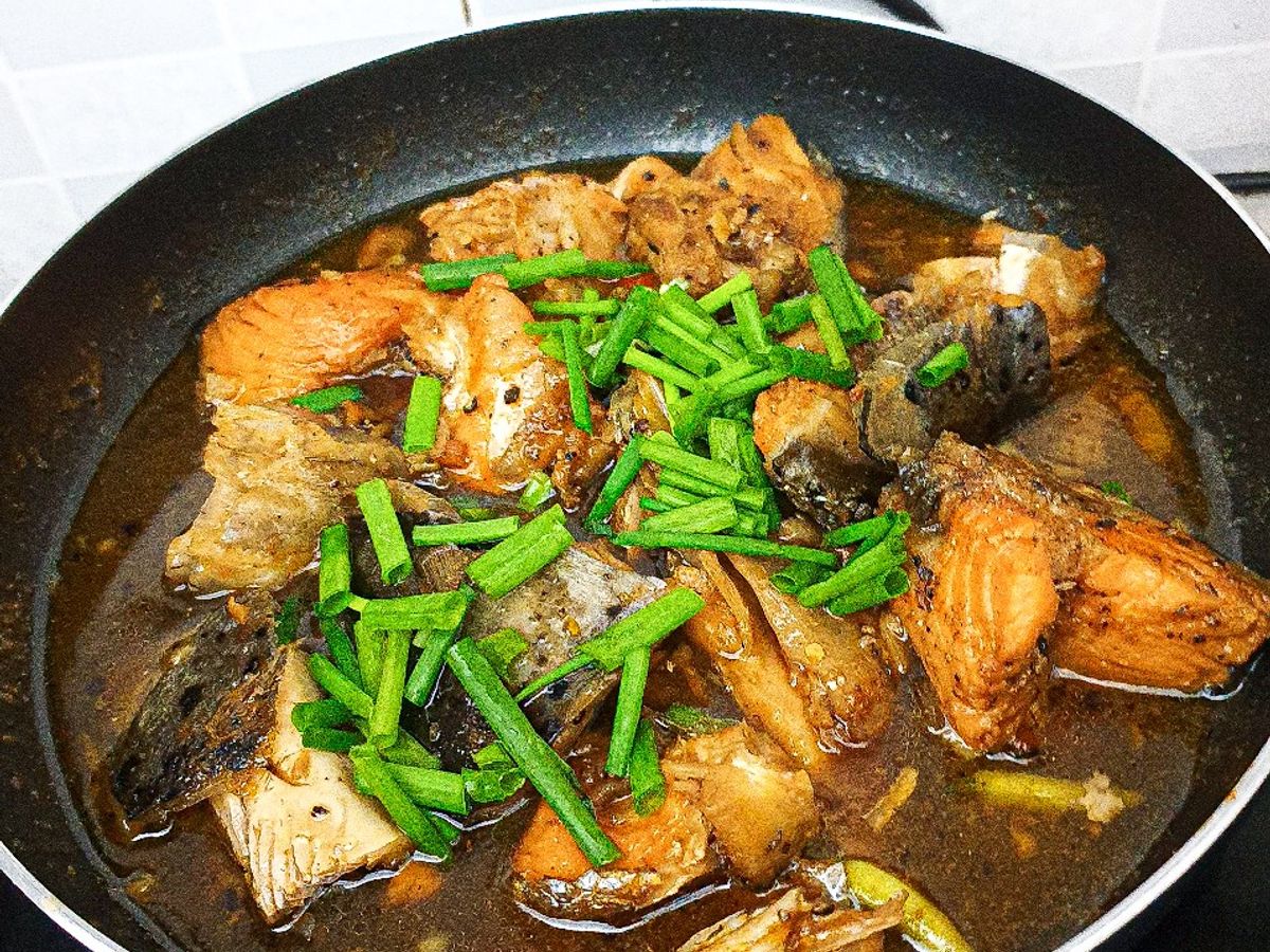 Đầu cá hồi kho tiêu