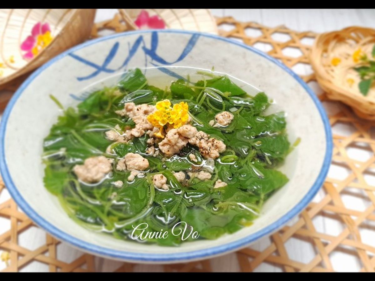 Canh thịt xay nấu rau má
