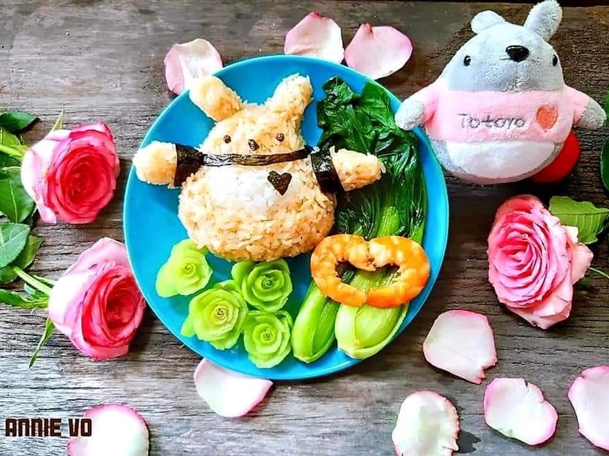 Cơm bento: Totoro đáng yêu (cải thìa xào tôm)